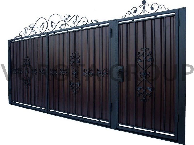 Распашные ворота с элементами ковки 3000x2100 коричневые